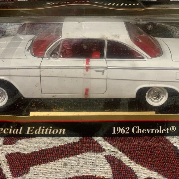 Maisto 1962 Chevrolet Bel Air Model Car - Picture 2 of 4